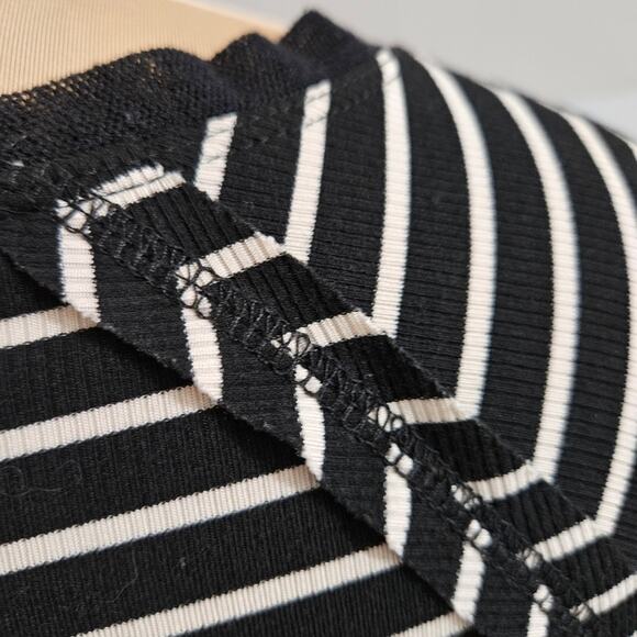 Weekend Suzanne Betro Black White Striped Exposed Seam V Neck Tunic Top Large - Picture 7 of 11